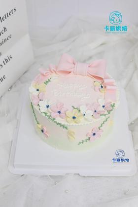 蝴蝶结裱花蛋糕