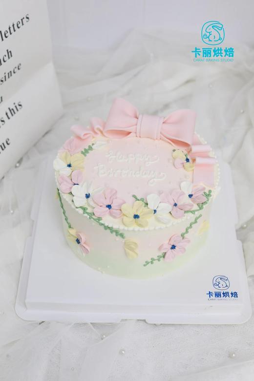蝴蝶结裱花蛋糕 商品图0
