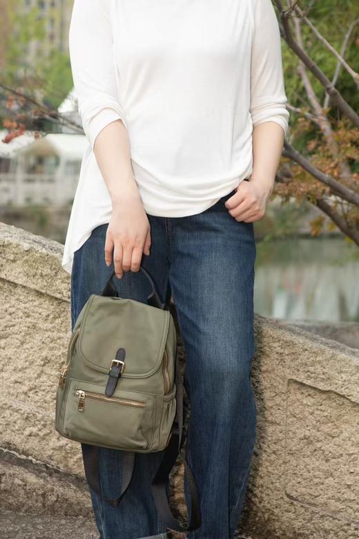 7天发货【2款防水双肩包】背着它去哪都超舒服！🔥加宽肩带，久背不压肩~ 经典黑&质感军绿，口袋超多超能装，出行出游必备神器！正宗高密度尼龙防水面料，优质合金五金，优质涤纶内里，35-29-12cm 商品图8