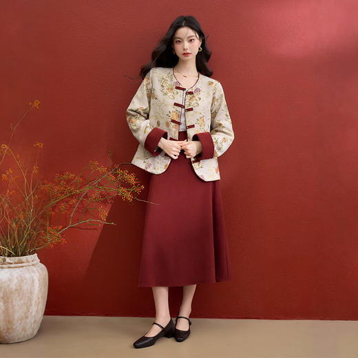 西遇新中式盘扣提花刺绣夹棉外套女冬季新款高级感国风宽松上衣V3755292 商品图1