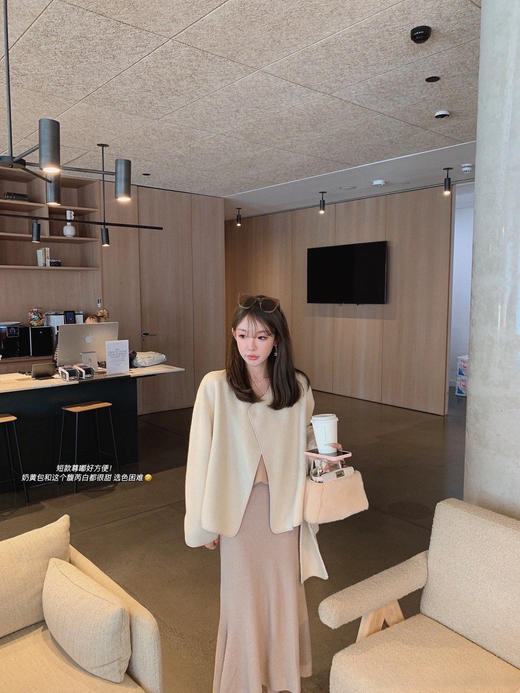 金蘑菇菇 /v领羊绒一体毛衣+过膝鱼尾裙 商品图5