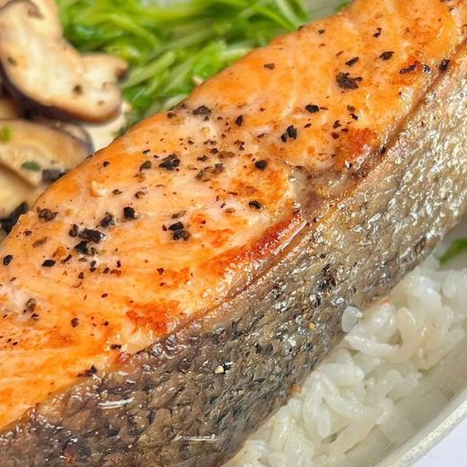 【智利进口原切中段三文鱼排】疯抢中！！冷链直发 纯净海域 新鲜嫩滑无腥味 1kg/袋（4-6片） 商品图5