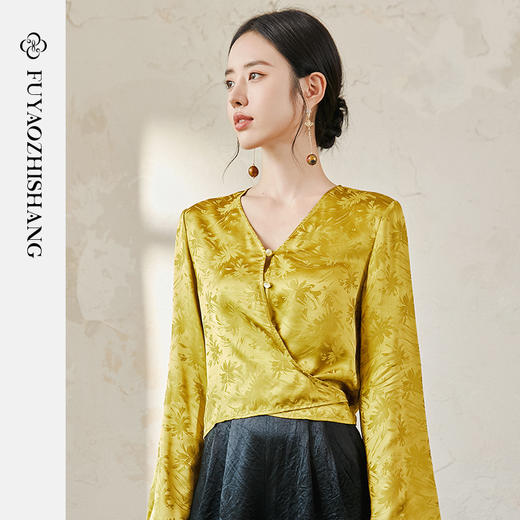 FUYAO扶摇 提花衬衫女秋季新款喇叭袖光泽感缎面上衣国风珠扣衬衣 商品图0
