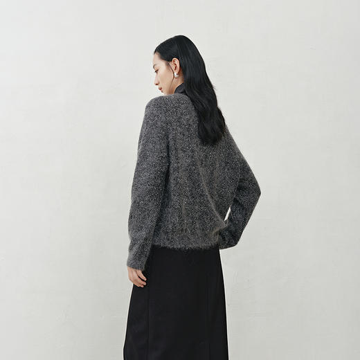 NEELLY纳俪商场同款冬新款时尚宽松V领毛衣女叠穿感户外通勤上衣N25103A01059 商品图1