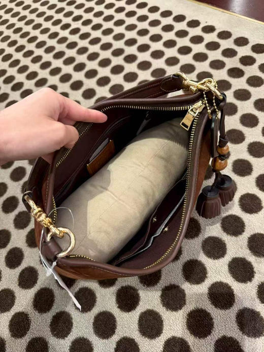 ￥2350🇺🇸直邮，上新🆕COACH 秋冬美拉德色系麂皮新款Laurel流浪包，独特流苏小挂件（可拆卸），复古又时髦 商品图3