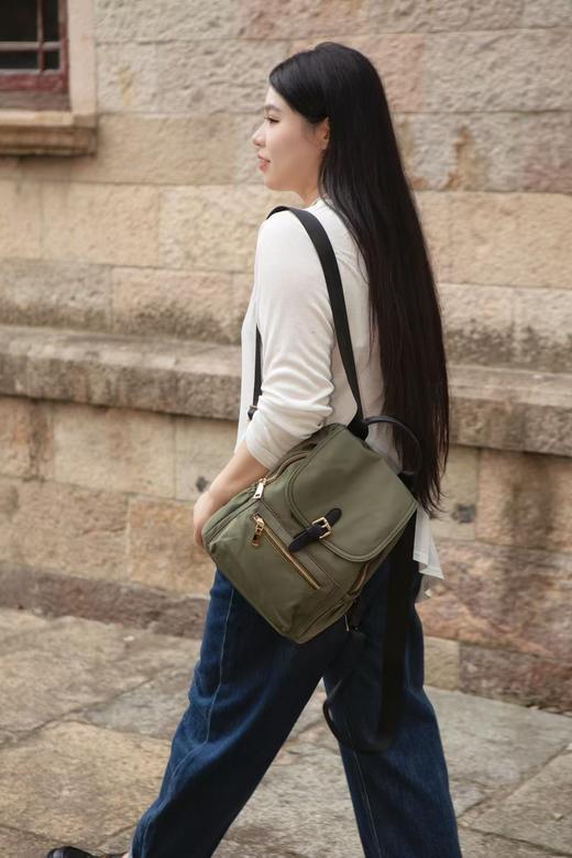 7天发货【2款防水双肩包】背着它去哪都超舒服！🔥加宽肩带，久背不压肩~ 经典黑&质感军绿，口袋超多超能装，出行出游必备神器！正宗高密度尼龙防水面料，优质合金五金，优质涤纶内里，35-29-12cm 商品图7