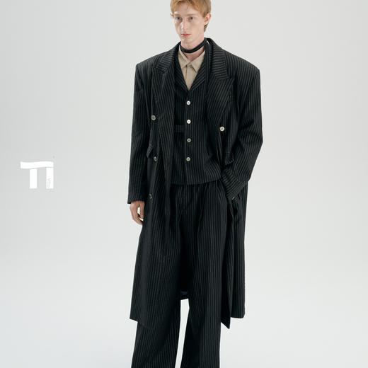 启世录TIWILLTANG“迹像默影”短款袢带西装 商品图4