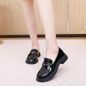 HN51812 四季单鞋女2025秋季新款粗跟压花牛漆皮一脚蹬小皮鞋复古中跟女鞋