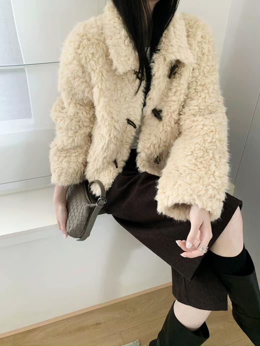 [特价]韩系羊羔毛小个子翻领牛角扣短款外套 2509068 商品图0