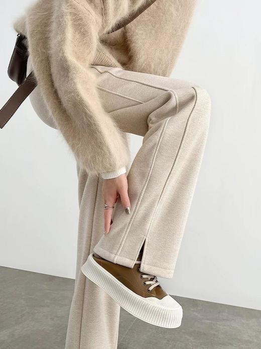 送8元退货运费【羊毛人字纹开又毛呢直筒裤】加绒面料620克高克重，保暖不臃肿，高奢高支羊毛面料，上身秒升温，宽松挺阔版型，侧缝开又设计，上身巨显瘦 商品图5