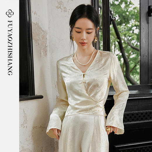 FUYAO扶摇 新中式喇叭袖衬衫女V领人丝提花上衣流光珠扣系带上衣 商品图4