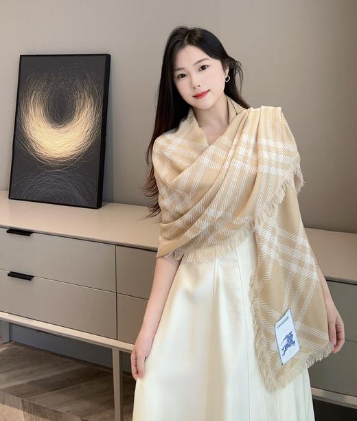 巴宝莉 骑士马格纹长巾 杏色 Size：200x65cm（ZT*DSX） 商品图4