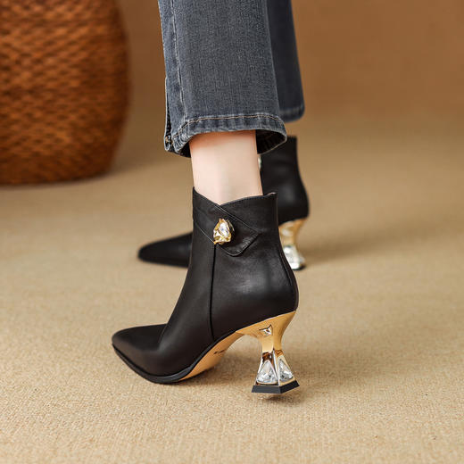 【预售5天】真皮尖头短靴女高跟马丁靴秋冬季新款时尚水钻中跟显瘦单靴子XME&898-666 商品图4