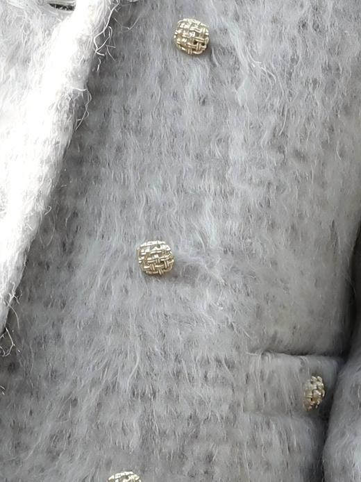 TYNVIE 米色毛绒短款双排扣夹克 商品图8