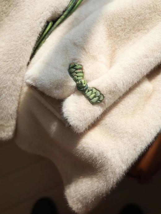 【高品质私服】【新中式盘扣欧貂绒外套】纯手工缝制珍珠盘扣➕顶奢面料，让人眼前一亮的古典东方美【无标出货 介意慎拍】WD 商品图14