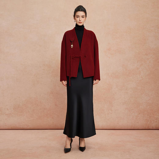 QH900斯尔丽25新款新国风双面双色手工盘花宽松气质高雅短羊毛大衣 商品图3