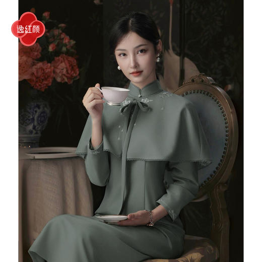 逸红颜时蓉2025秋冬新款民国剧照款精工刺绣后开叉旗袍斗篷套装女 商品图1