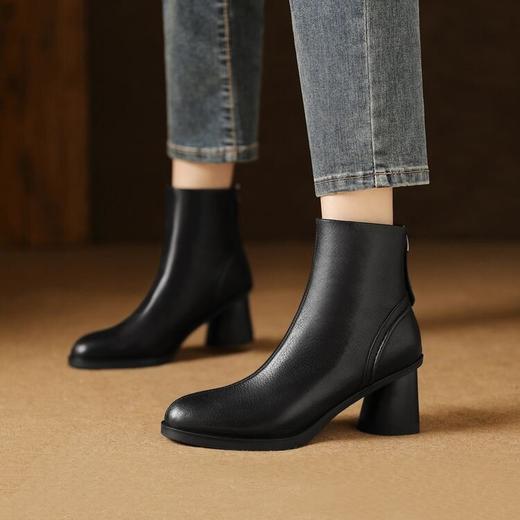 【预售5天】柔软羊皮高跟短靴子女冬季新品简约百搭粗跟后拉链毛毛靴LG&509-1020 商品图1