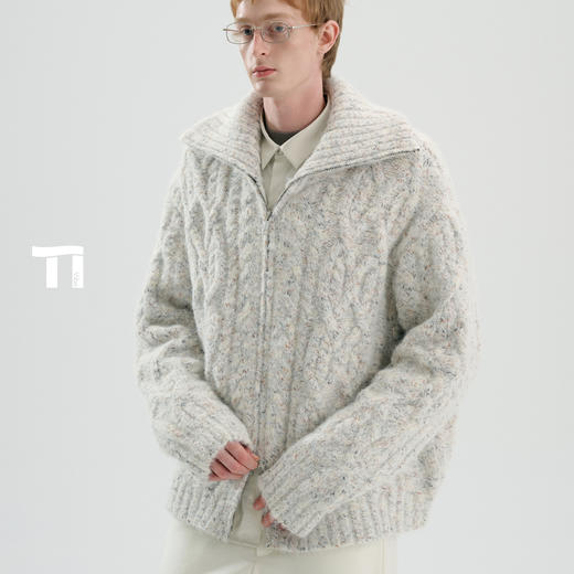 启世录TIWILLTANG“隙间曳影 ”高领拉链毛衫 商品图2