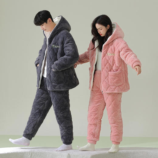 【夹棉暖衣】自然醒「怦然心动」贵妃绒三层加厚夹棉情侣睡衣冬季保暖珊瑚绒家居服女大码男士套装JLM 商品图0