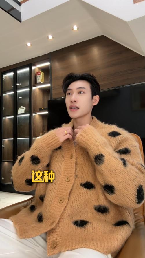 41721SDSA秋冬新款痞帅男装潮牌撞色波点纽扣V领针织衫毛衣百搭时尚 商品图0