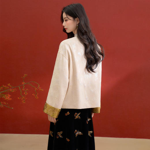 西遇新中式盘扣提花夹棉外套女冬季新款国风撞色袖口圆领宽松上衣V3855316 商品图4