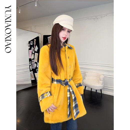 余潇潇【帕丁顿庄园】复古拼接格纹翻领提花里布中长款毛毛外套 商品图3