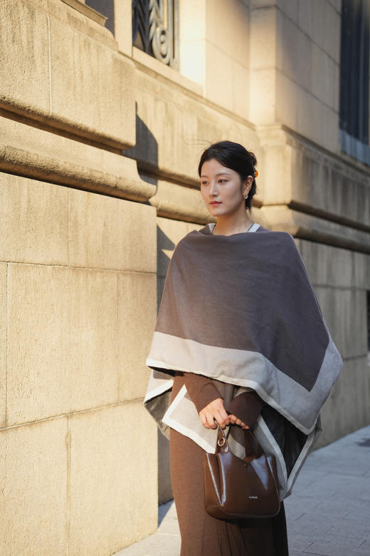 【超模君精选 暖冬好物！大宇暖身披肩】高颜值气质暖身披肩，秋冬必不可少的百搭单品  可当披肩、围巾、盖毯 商品图2