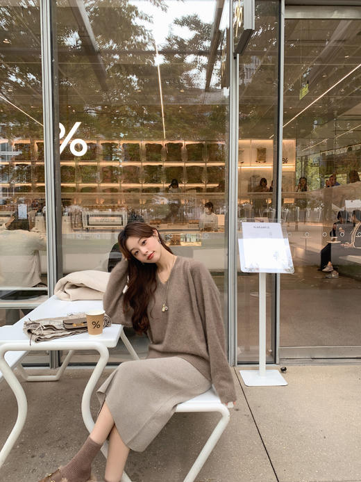 福利 金蘑菇菇 浣熊毛衣 / 软软轻轻 精致内搭组v领宽松毛衣 商品图10