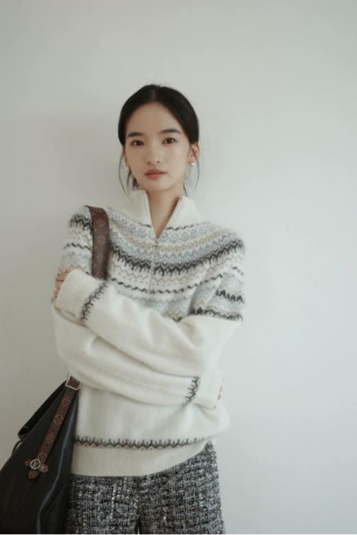 🎉秋天的“费尔岛毛衣”太好看，这样穿更减龄时髦【Avann100%羊毛费尔岛立领毛衣397】🔥100% 天然羊毛材质，锁温性强，🌟北方过冬 / 南方深秋外穿无压力，贴身穿柔软不扎肤  商品图1