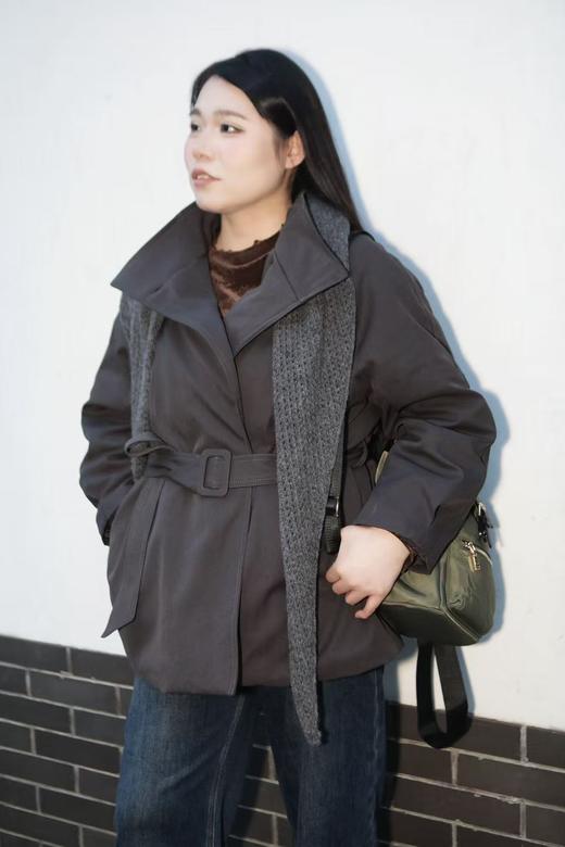 10天发货【一件穿出慵懒文艺范｜风衣感棉服】💫内里填充棉，成分80%棉，20%天丝，风衣型棉服，买1得3！赠专属披肩&腰带。咖/灰双色，解锁立领、翻领、敞开多种穿搭，时髦过冬！出口韩国款棉服 商品图9