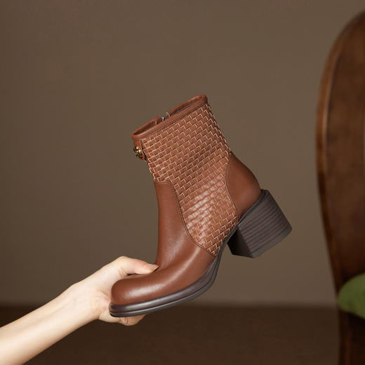 【预售5天】6cm圆头粗跟短靴女新款百搭高跟鞋编织时装切尔西靴MLD&AC1795 商品图4