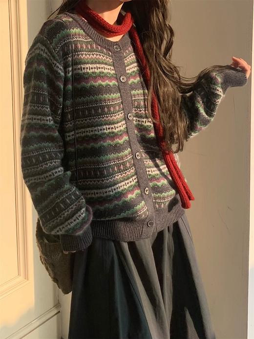 🔥【Avann民族风混纺羊毛针织衫】 ✅ 材质加分：14%羊毛 锦纶31.7%☺️ 晴纶23% 聚酯纤维21.3% ✅ 版型友好：🌈圆领不挑脸型，条纹经典不过时 商品图0