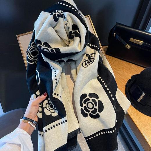 秋冬山茶花小香风围巾 简约美学保暖柔软 百搭花朵加厚保暖披肩围脖 商品图1