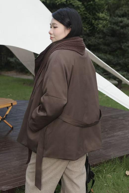 10天发货【一件穿出慵懒文艺范｜风衣感棉服】💫内里填充棉，成分80%棉，20%天丝，风衣型棉服，买1得3！赠专属披肩&腰带。咖/灰双色，解锁立领、翻领、敞开多种穿搭，时髦过冬！出口韩国款棉服 商品图3