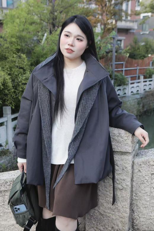 10天发货【一件穿出慵懒文艺范｜风衣感棉服】💫内里填充棉，成分80%棉，20%天丝，风衣型棉服，买1得3！赠专属披肩&腰带。咖/灰双色，解锁立领、翻领、敞开多种穿搭，时髦过冬！出口韩国款棉服 商品图10