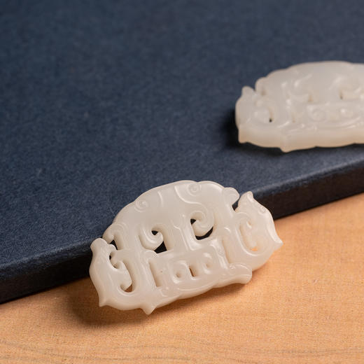 和田玉雕龙纹佩（一对） 商品图3