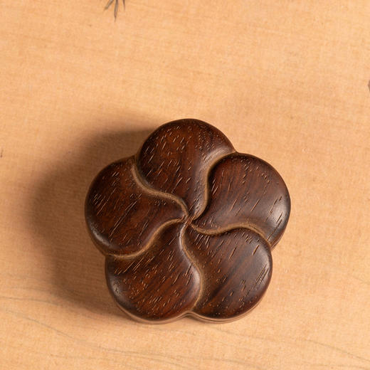 清	黄花梨整挖梅花形香盒 商品图1