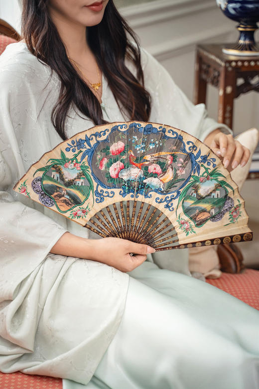 独角鹿西洋古董19世纪中国清代广东十三行出品藤叶纹黑漆描金竹扇骨装饰瑞禽繁花及官邸人物主题纸本彩绘双扇面折扇 商品图0