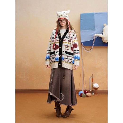 两三事 迷途信标 2025冬季新款童趣提花图案费尔岛花色毛衣开衫女 商品图3