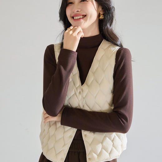 「高货sh」全新升级【铂金会员211/天猫279/差价68】(01420)洛诗琳菱格90白鸭绒羽绒马甲2025冬季V领保暖叠穿保暖内胆 商品图1