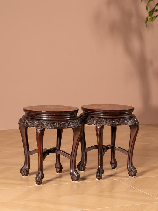 清	红木嵌黄杨木八骏图束腰三弯腿四足圆凳（一对） 商品图4