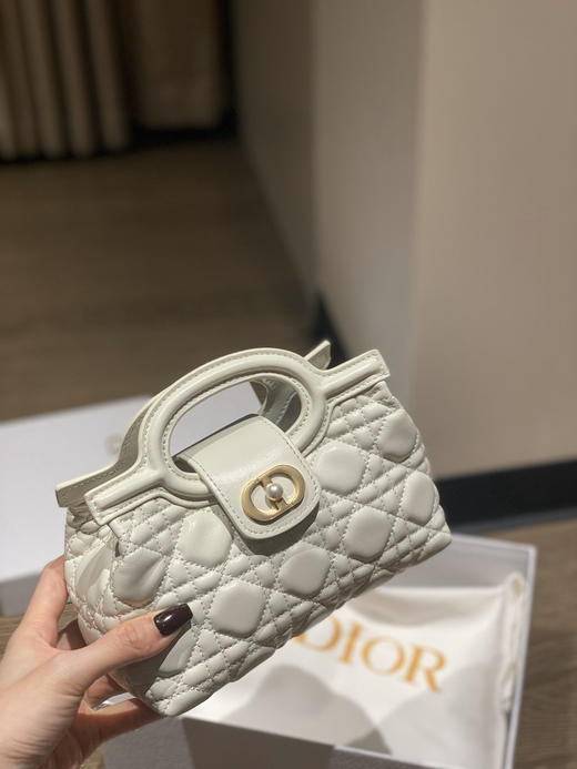 𝐃𝐢𝐨.𝐫 𝐣𝐨𝐥𝐢𝐞 𝐡𝐚𝐧𝐝𝐥𝐞 商品图0