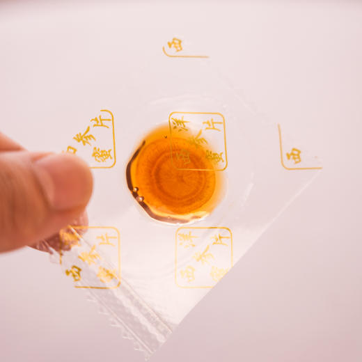 [拍3得4同款]西洋参蜜片 | 文登足龄西洋参 + 长白山椴树蜜蜜渍，鲜参熟制。12道工序，盒装约65片左右随身携带，冲泡甘甜参味浓郁。 商品图2