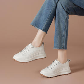利落简约牛皮鞋面小白鞋，羊皮鞋垫告别闷热潮湿，纵享绵弹柔软，舒适厚底拉长腿型，稳固增高又显瘦，空气感双色发泡大底  785032