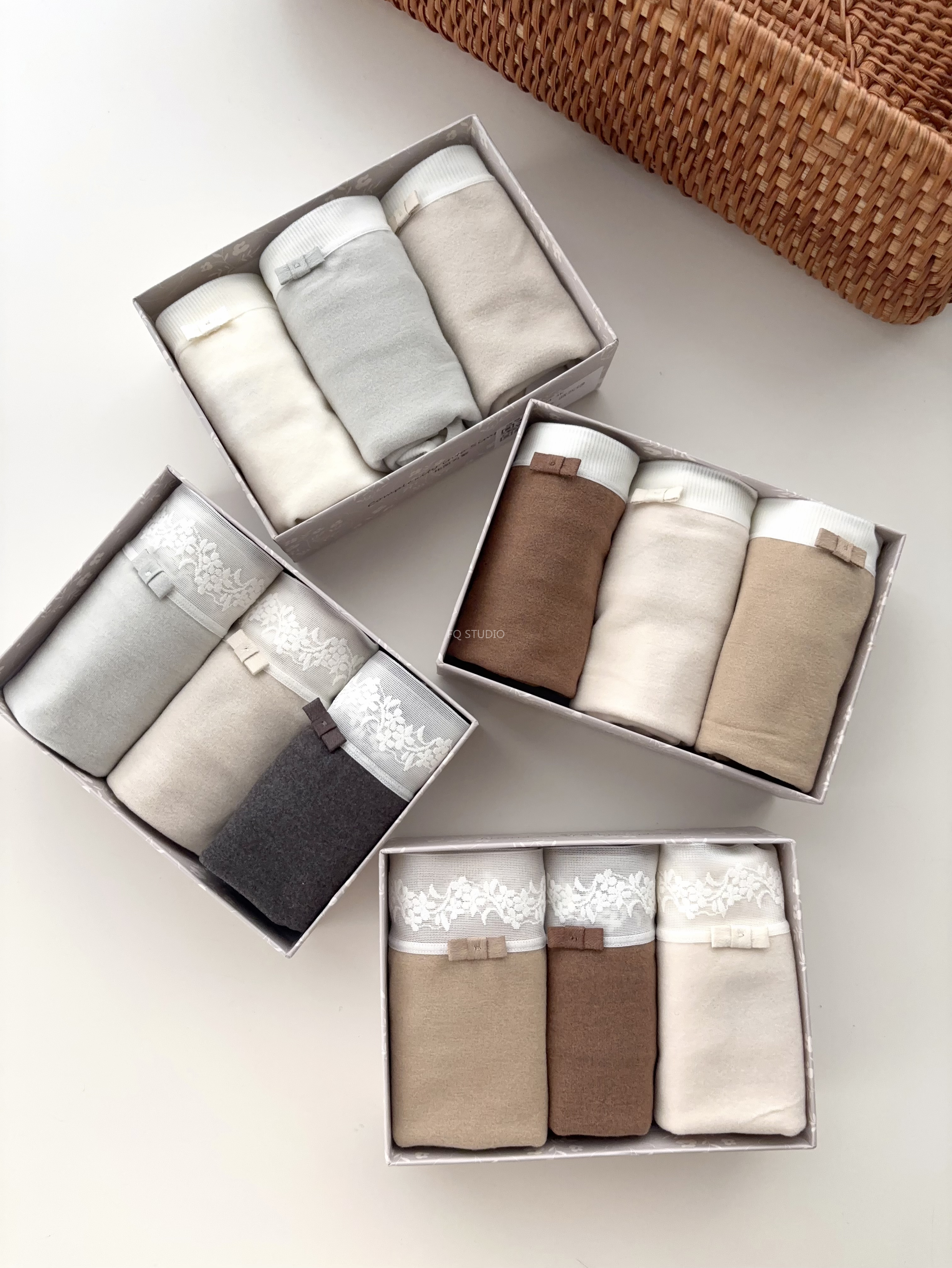 【秋冬磨毛恒温 高端女士内裤团】极简法式/蕾丝轻奢款两款可选，恒温发热+100%纯棉裆部配置依旧能打;磨毛升级软糯感翻倍，贴肤像裹软云朵，一组三条装，秋冬穿它幸福感爆棚~