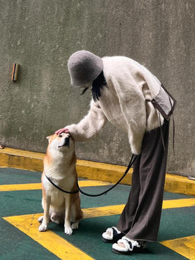 【羊驼毛混绵羊毛渔夫帽】秋冬凹造型必入!不挑脸型的百搭帽子渔夫帽的形状，帽檐设计的恰到好处简约又不失雅致