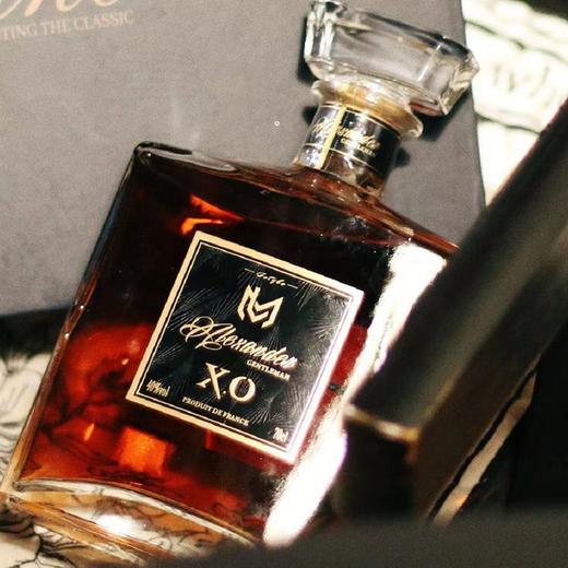 疯抢中！！【送精美礼盒+2个冰川酒杯】【法国进口】亚历山大绅士XO白兰地 700ml/瓶 商品图2