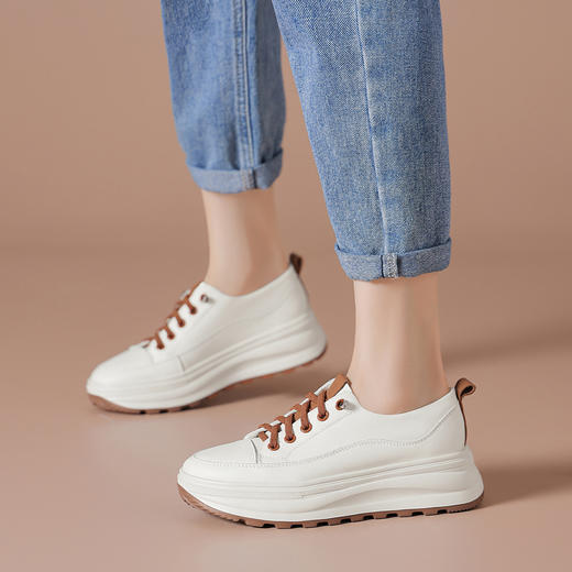 利落简约牛皮鞋面小白鞋，羊皮鞋垫告别闷热潮湿，纵享绵弹柔软，舒适厚底拉长腿型，稳固增高又显瘦，空气感双色发泡大底  785032 商品图2