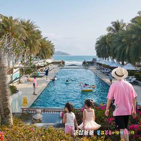 25年双十一限时团！【袋鼠爸爸去哪儿丨海南万宁石梅湾艾美度假酒店】万宁五星级度假酒店，6公里的银白沙滩，园林式泳池水系，超多网红打卡点，入住享三亚国际免税城8.5-9.5折等12项专属福利